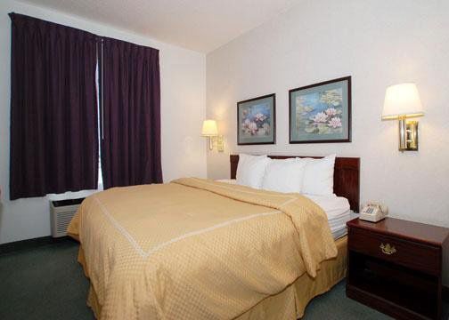 Comfort Suites Airport Columbus Ruang foto